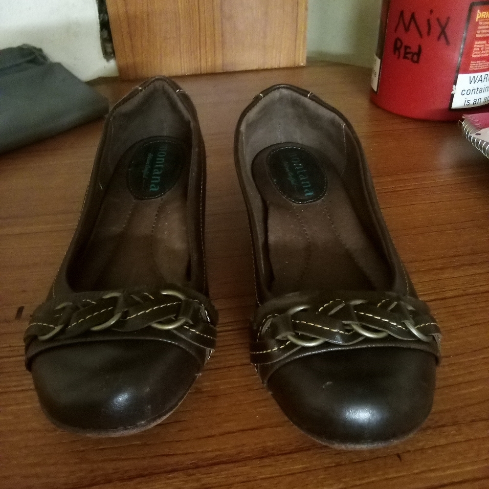 Montana flats size 8.5